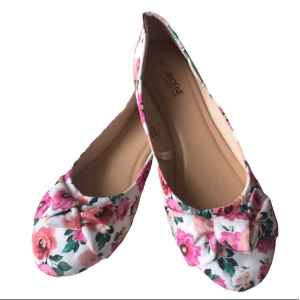 NWT Ardene Comfort Foam Floral Shoes. Size 8